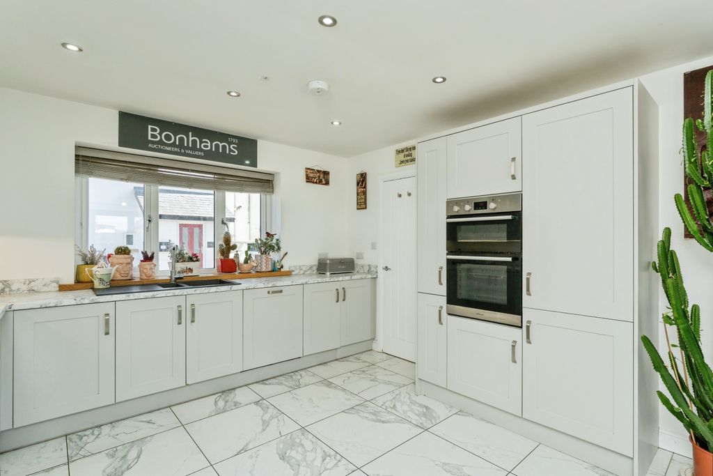 Additional image 3 of 4 bed semi-detached house for salePendyffryn Road, Rhyl LL18