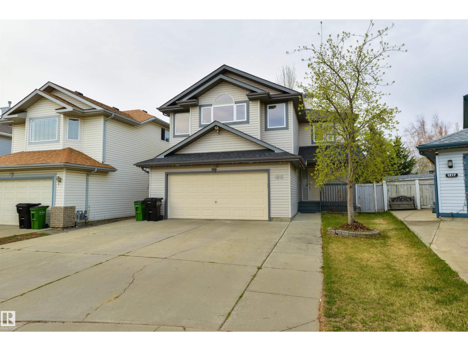 1215 Ormsby Lane NW, Edmonton, AB, T5T6R2 photo 2
