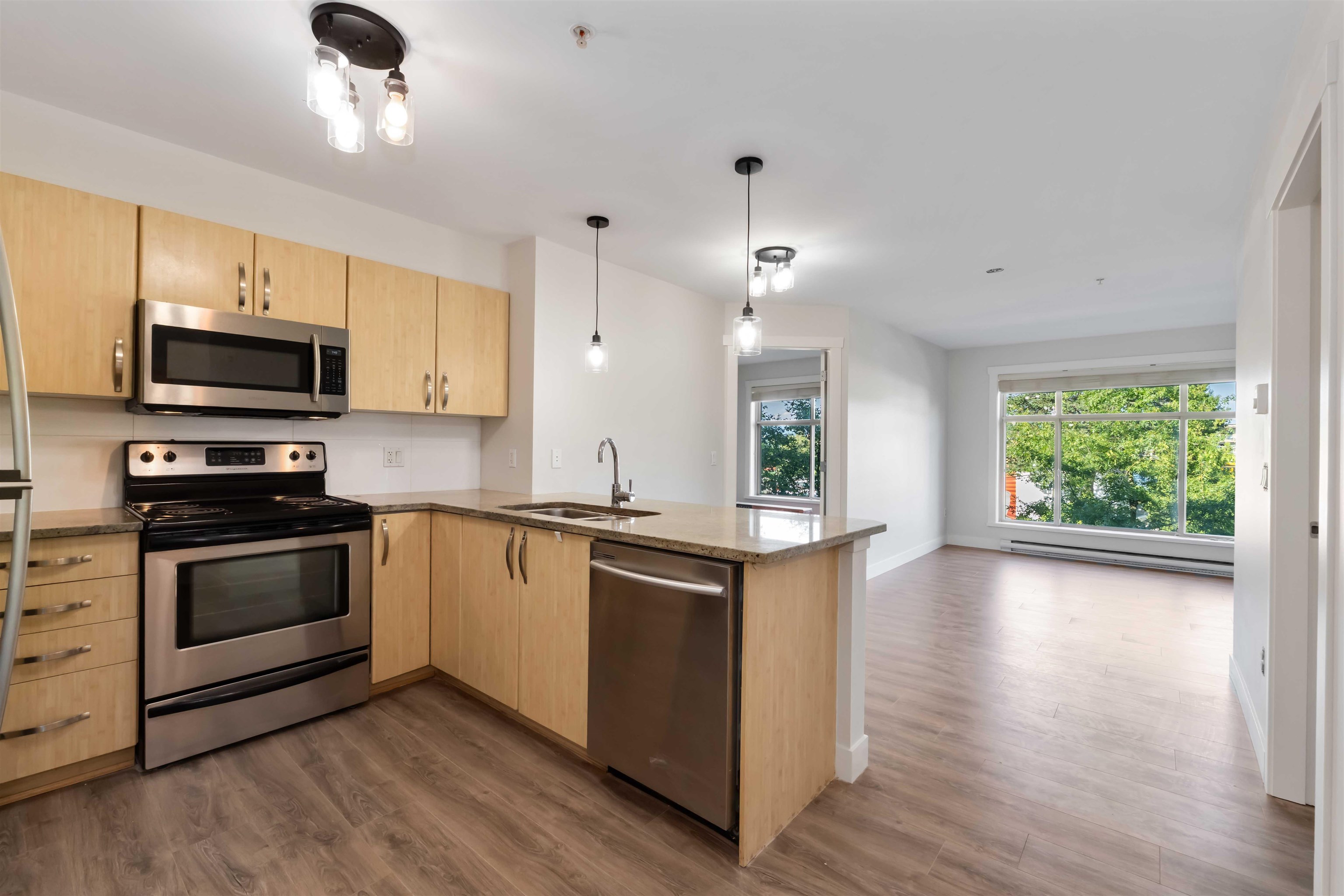 Additional image 5 of 215-13555 Gateway Drive, Surrey, BC, V3T 0B5