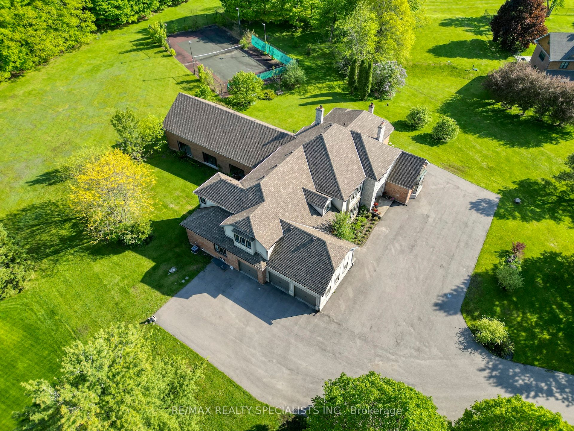 6399 Chelsea Road, Burlington, ON, L7P 0M8 photo 2