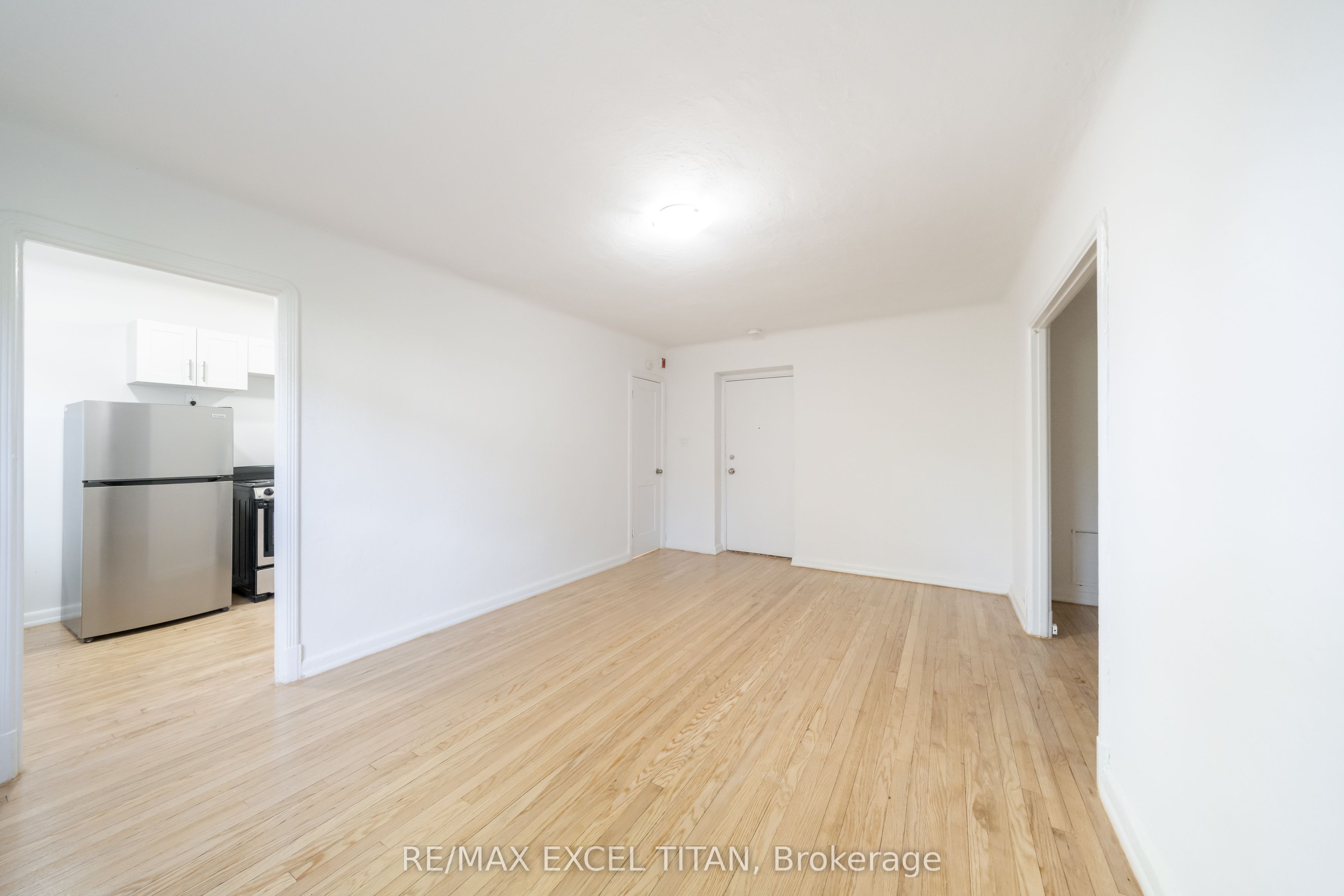 4-8 Mallory Gardens, Toronto, ON, M4V 2A6 photo 5