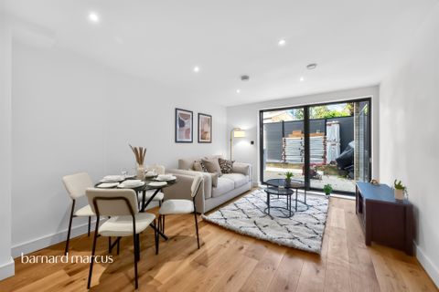 New Road, Crouch End, London N8, New home