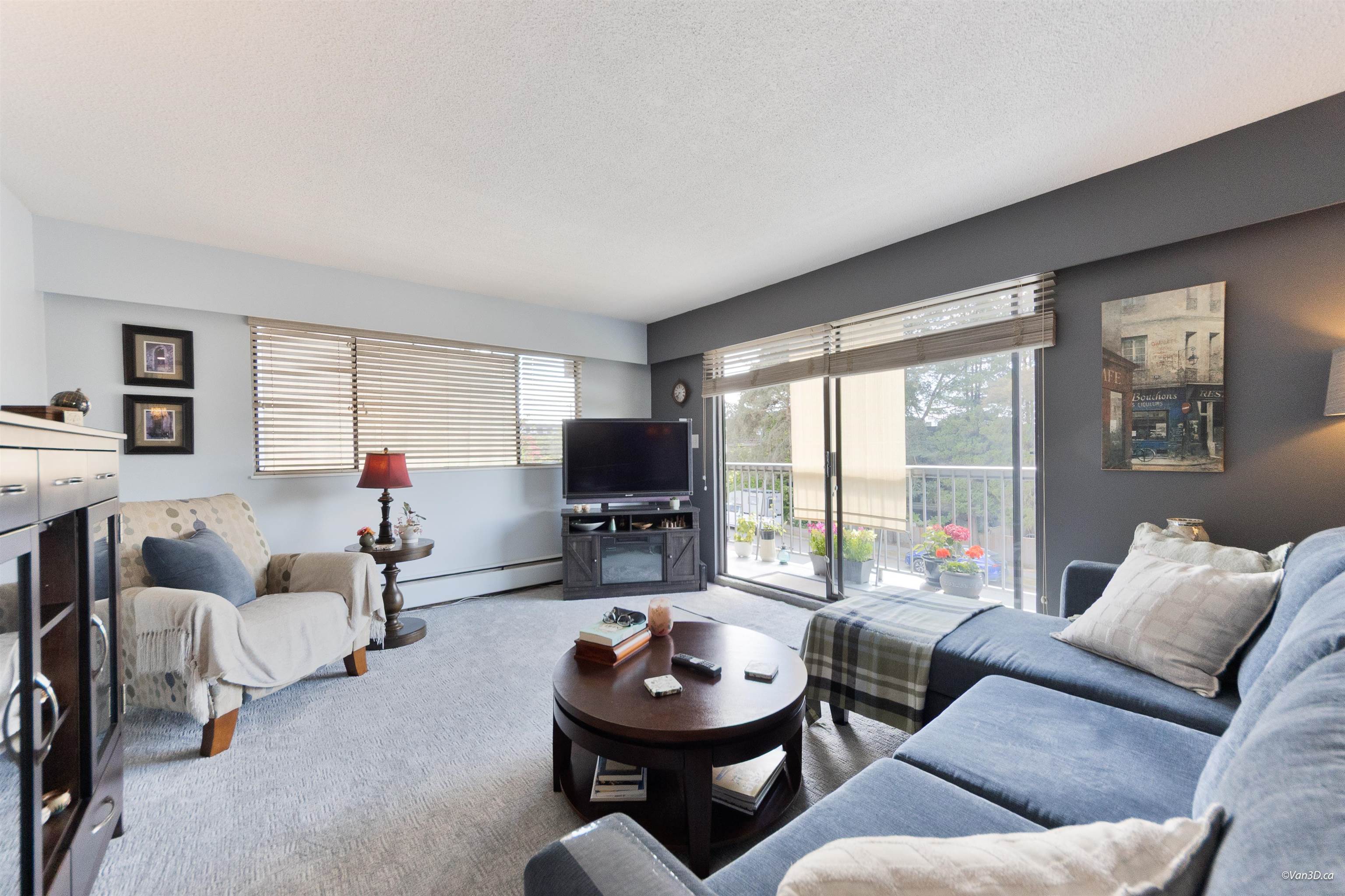 205-330 2nd Street W, North Vancouver, BC, V7M 1E1