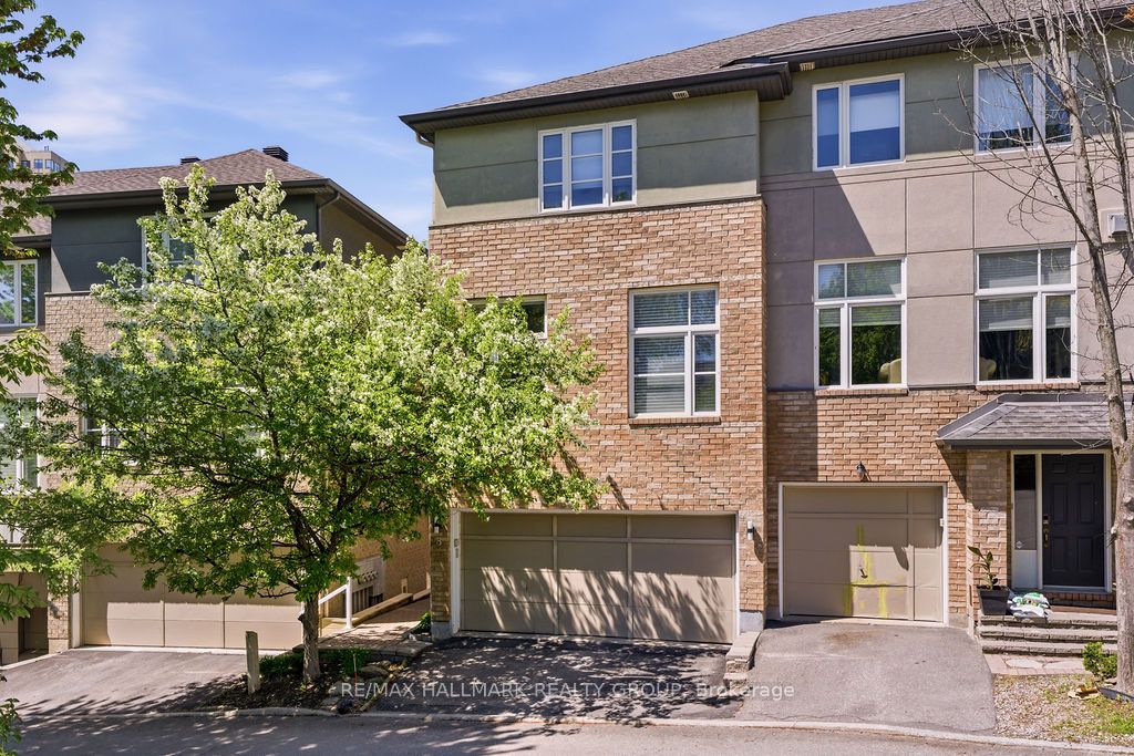8 Pondside Private, Ottawa, ON, K1K 4X3