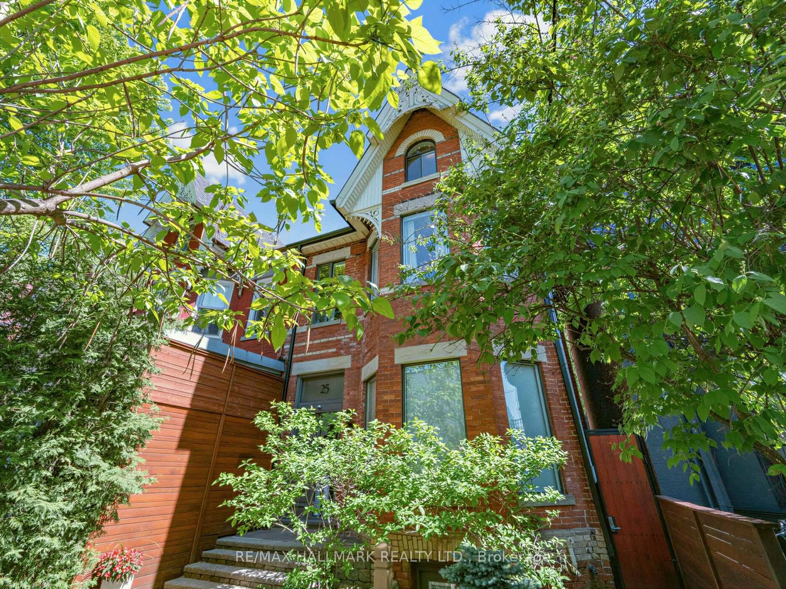 25 Grange Avenue, Toronto, ON, M5T 1C6