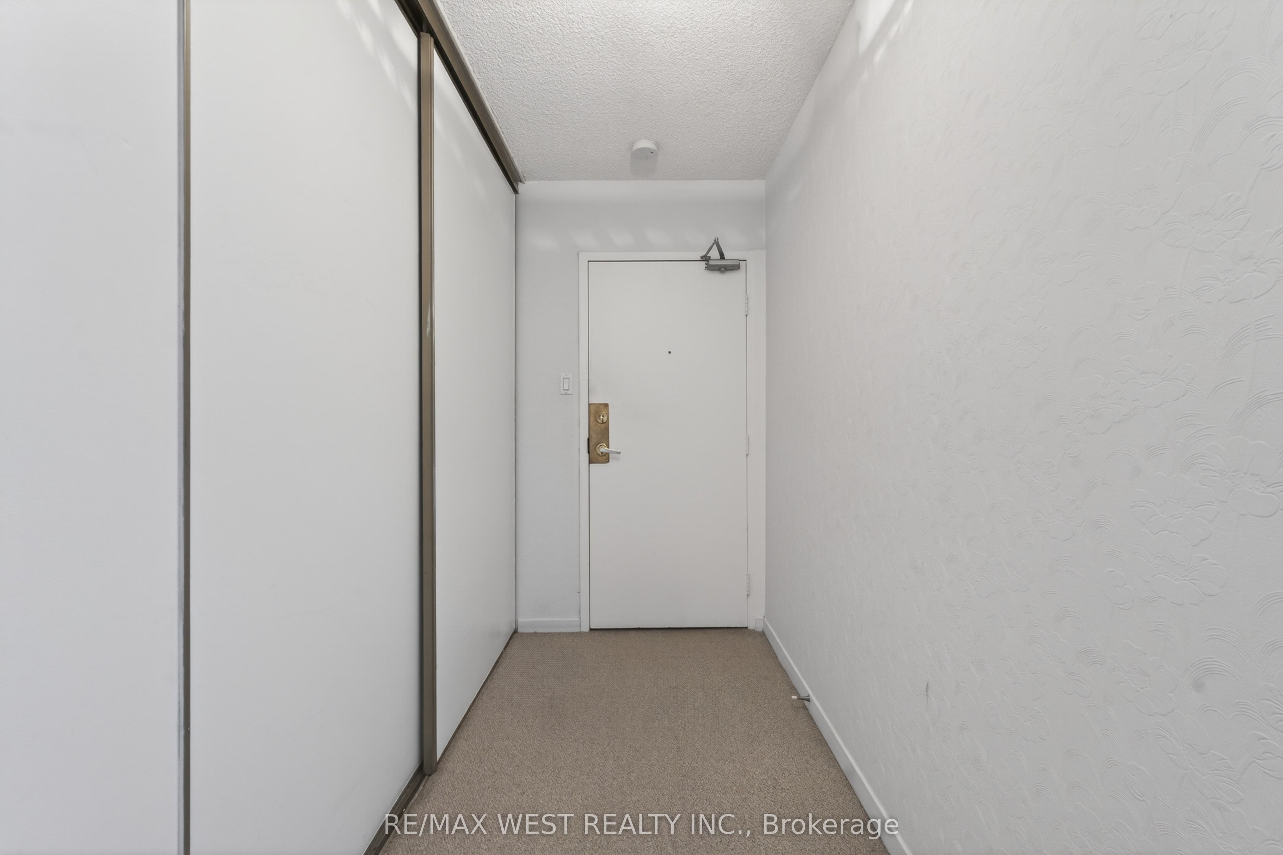 1801-75 Emmett Avenue, Toronto, ON, M6M 5A7 photo 5