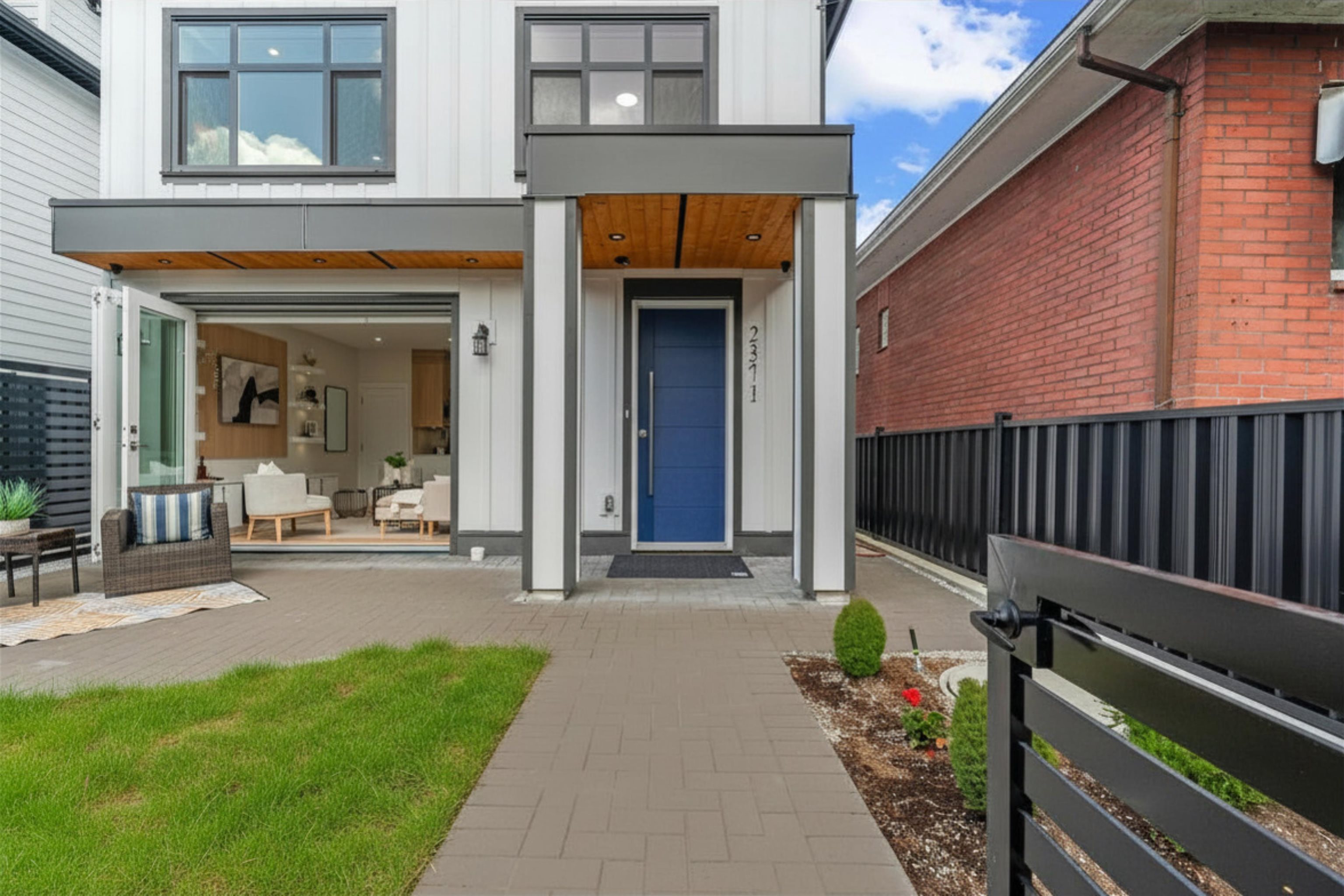 Additional image 3 of 2371 Adanac Street, Vancouver, BC, V5L 2E9