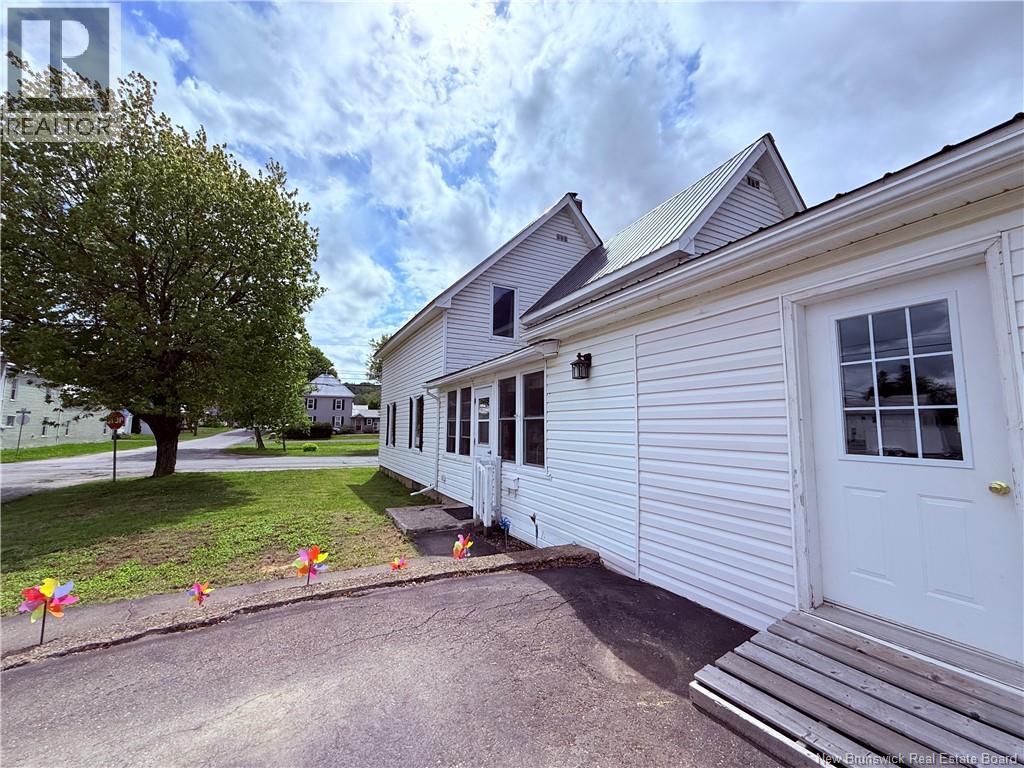 Additional image 3 of 128 Houlton Street, Woodstock, NB, E7M1Y9