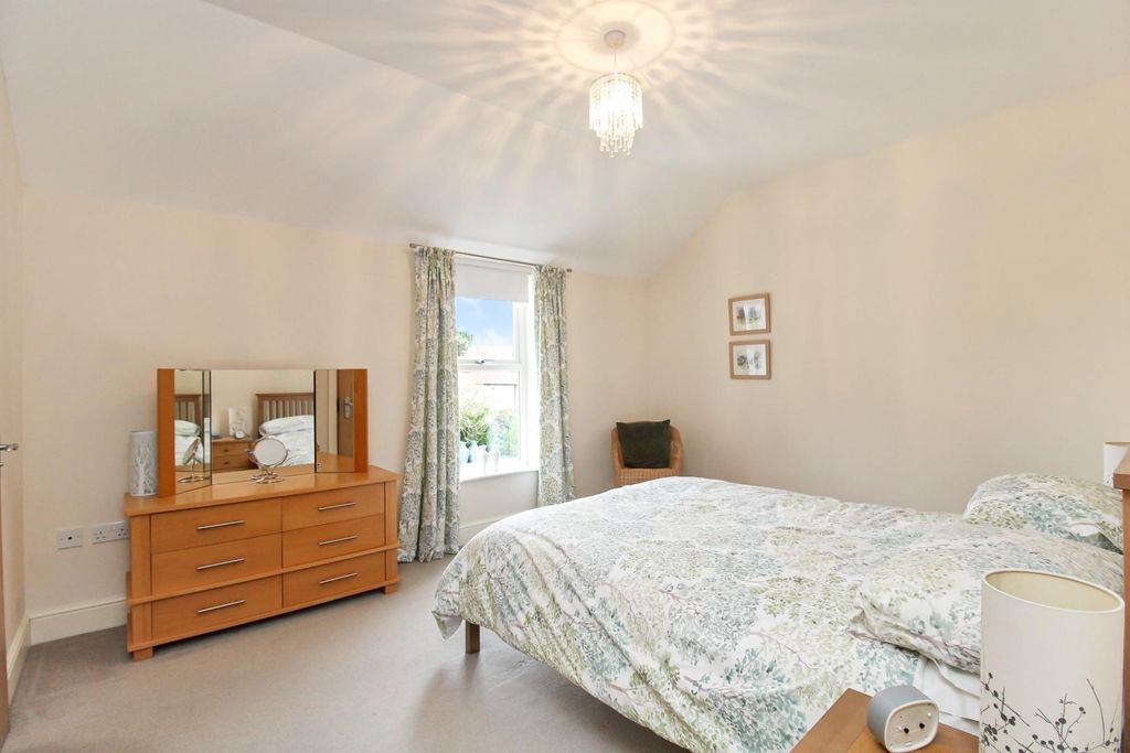 2 bed flat for saleLocker Lane, Ripon HG4 photo 5