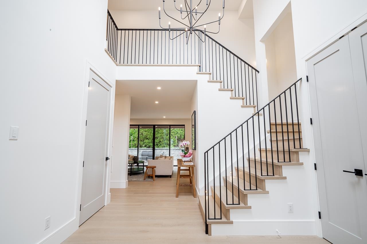 Additional image 2 of 2318 Chantrell Park Drive, Surrey, BC, V4A 9W8