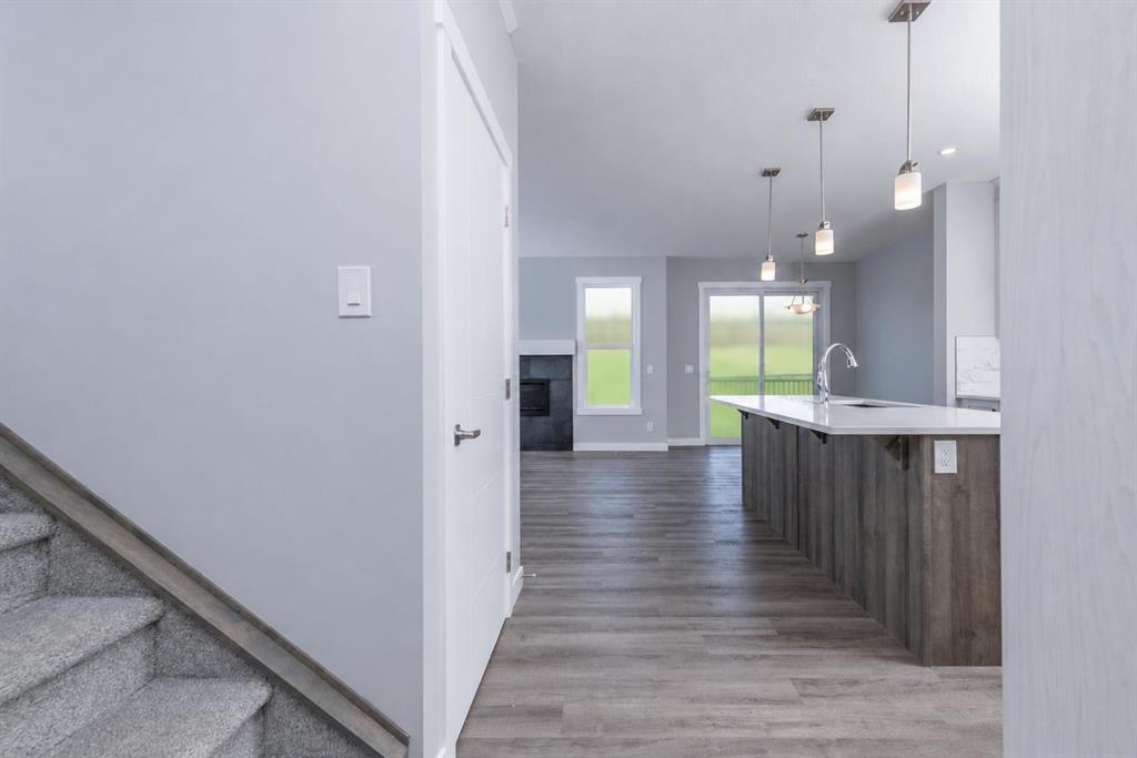 24 Willow Street, Cochrane, AB, T4C 2V3 photo 4