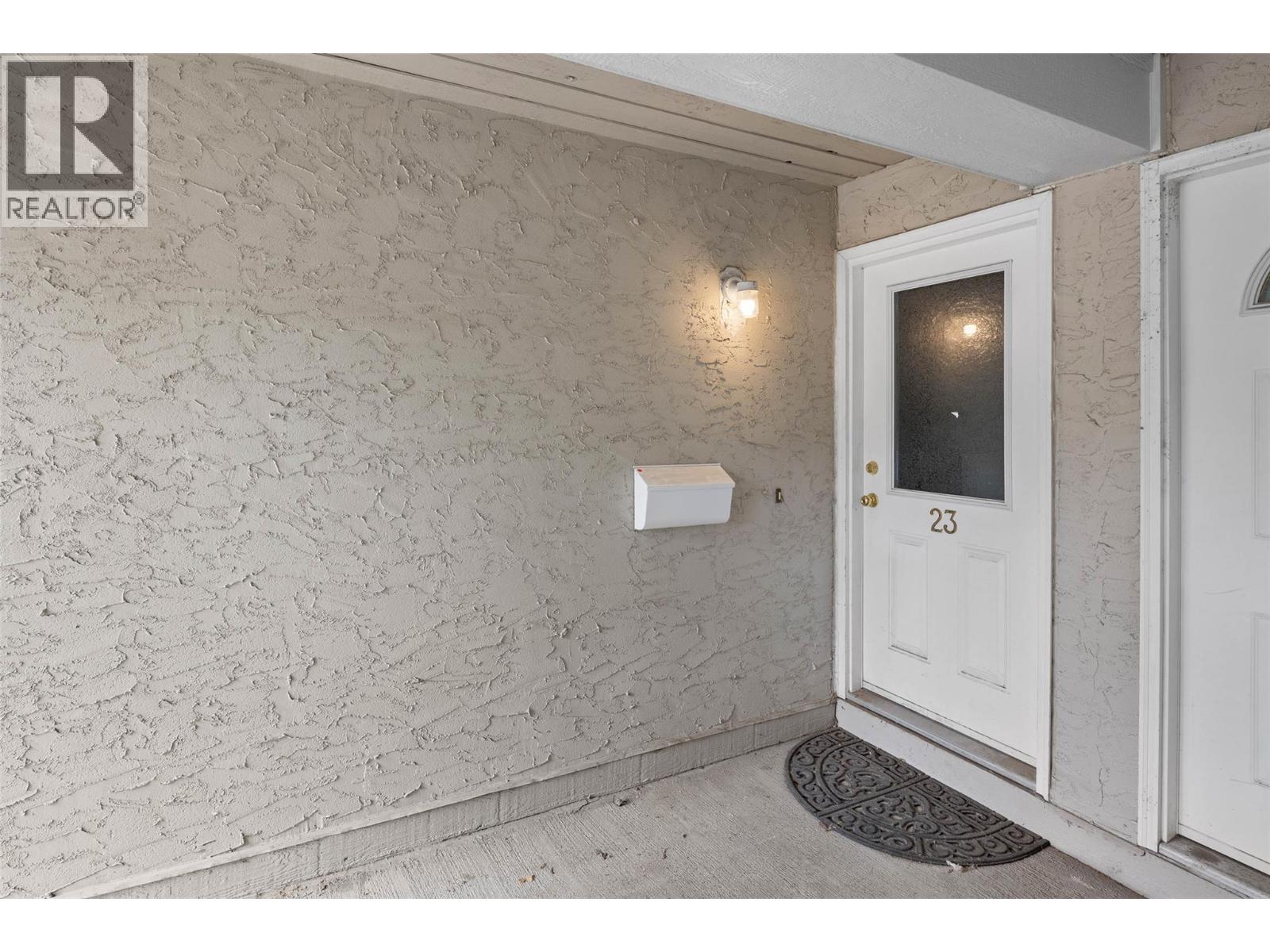 23-1435 Summit Drive, Kamloops, BC, V2E1S4 photo 2