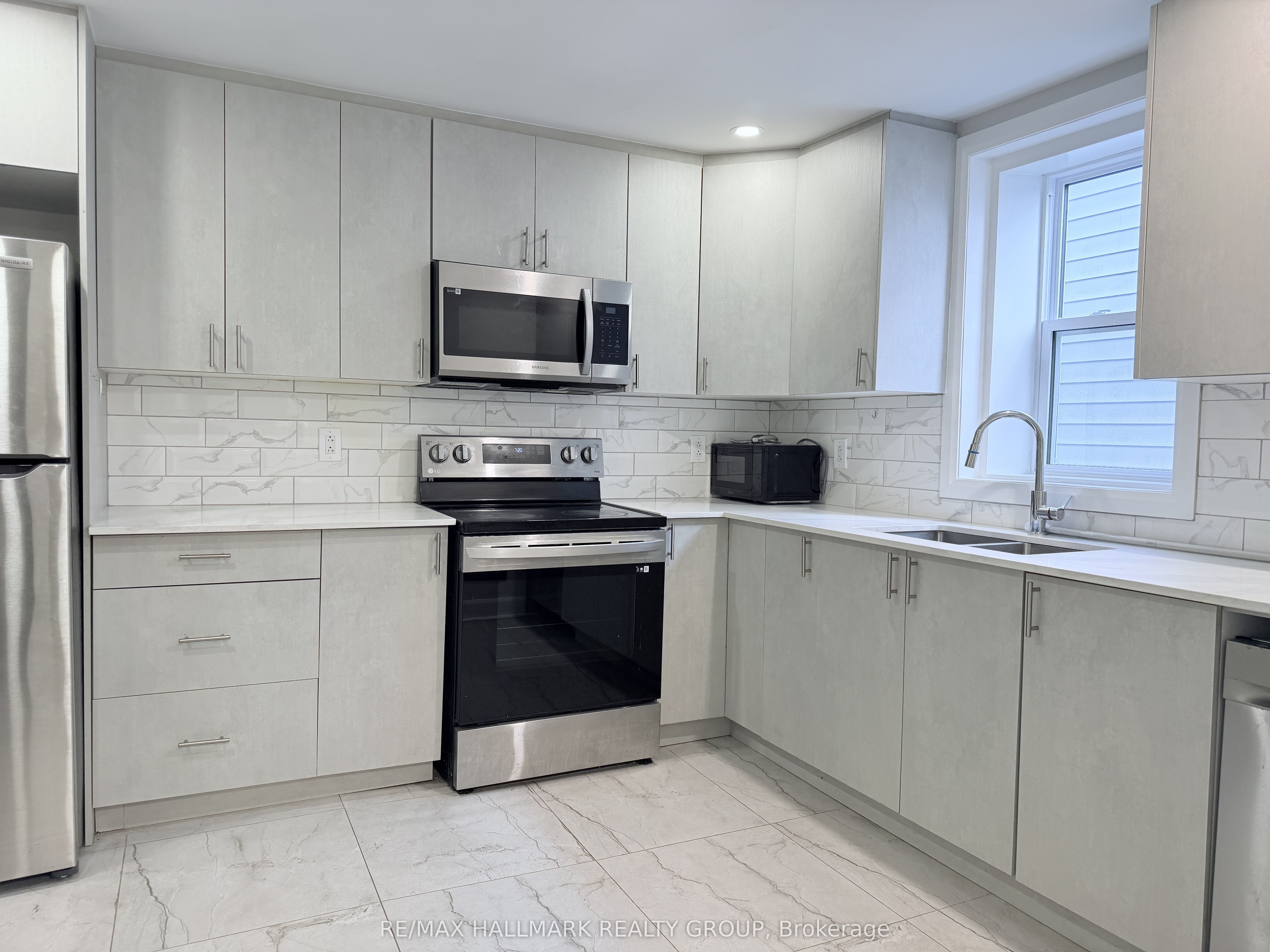 Additional image 5 of 470 Pleasant Park Road, Ottawa, ON, K1H 5N1