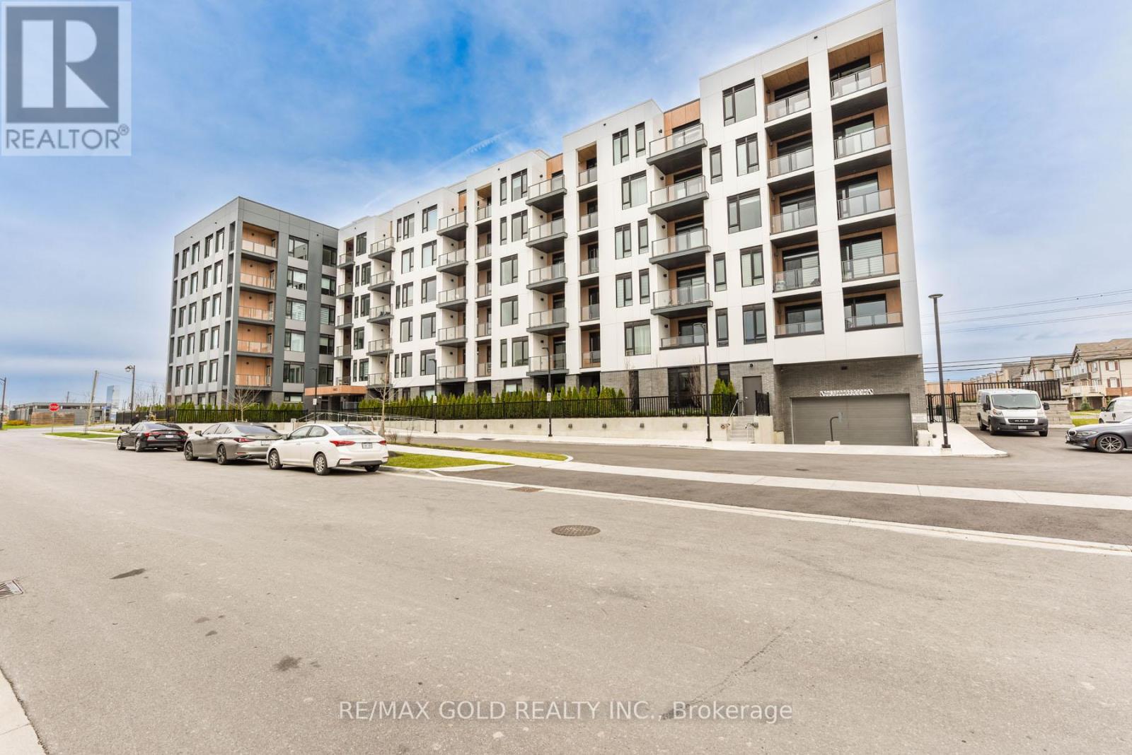 404-1440 Clarriage Court, Milton, ON, L9E1B3 photo 3