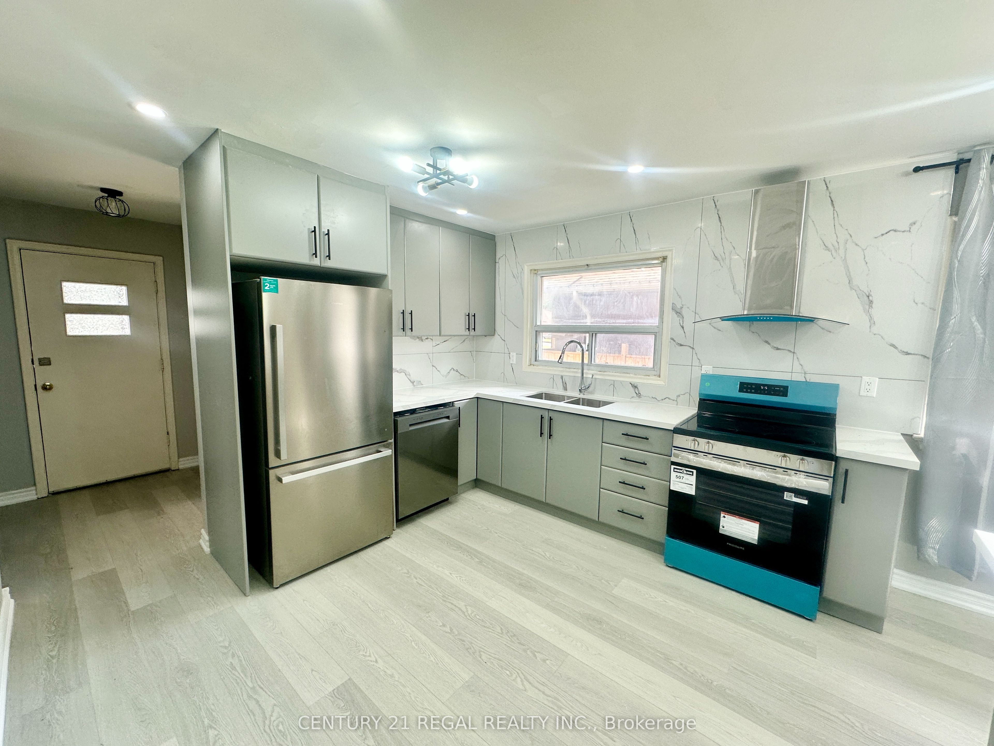 Main-14 Reddins Road, Toronto, ON, M1R 4P1 photo 3