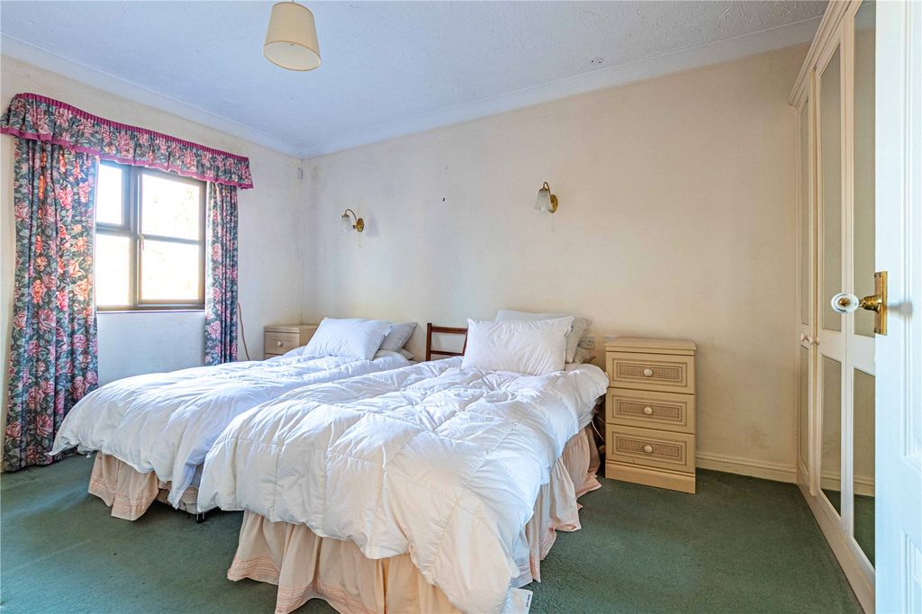 Additional image 8 of 2 bed flat for saleWatling Street, Radlett, Hertfordshire WD7