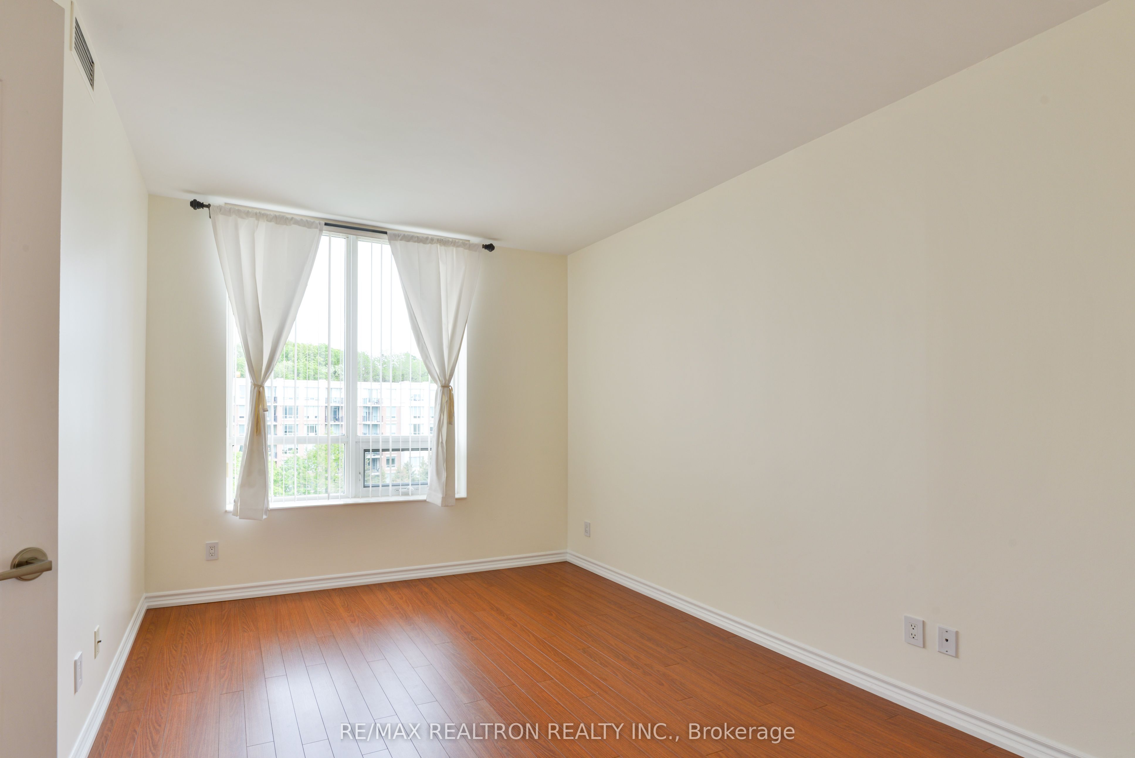 804-28 William Carson Crescent, Toronto, ON, M2P 2H1 photo 5