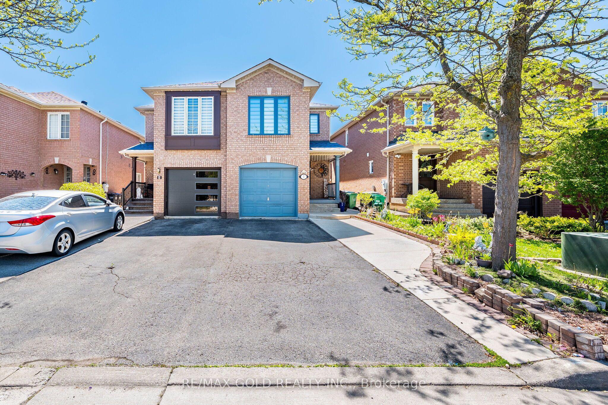 7 Roadmaster Lane, Brampton, ON, L7A 3A9 photo 2