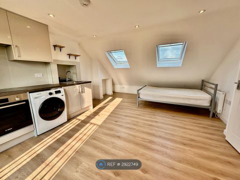 Middleton Avenue, Greenford UB6, Studio to rent