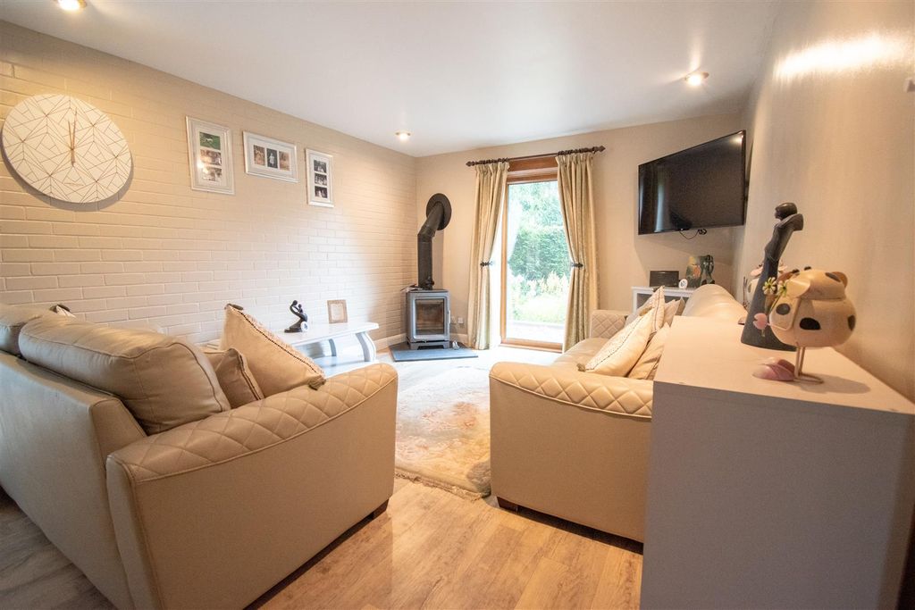 4 bed property for salePadley Hall Mews, Hammersmith DE5 photo 4