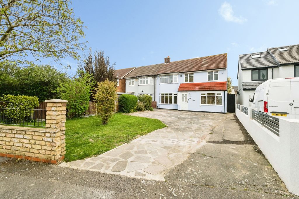 5 bed semi-detached house for saleSowrey Avenue, Rainham, Essex RM13