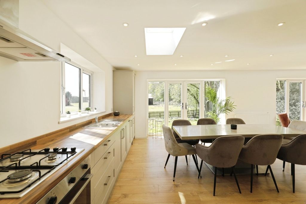 2 bed detached bungalow for saleThorpe Chase, Ripon HG4 photo 3