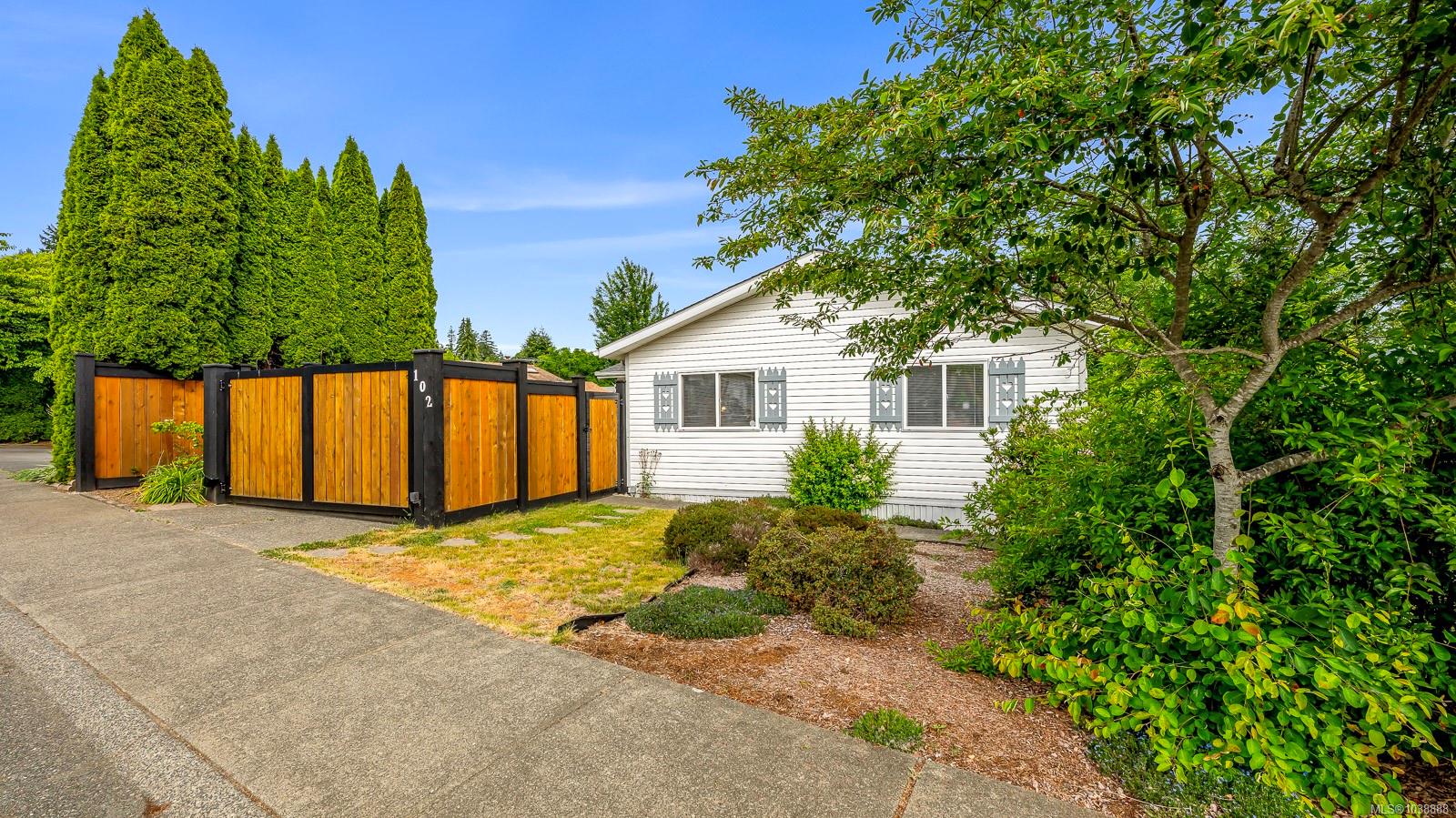 #102-2200 Lambert Drive, Courtenay, BC, V9N 9E1
