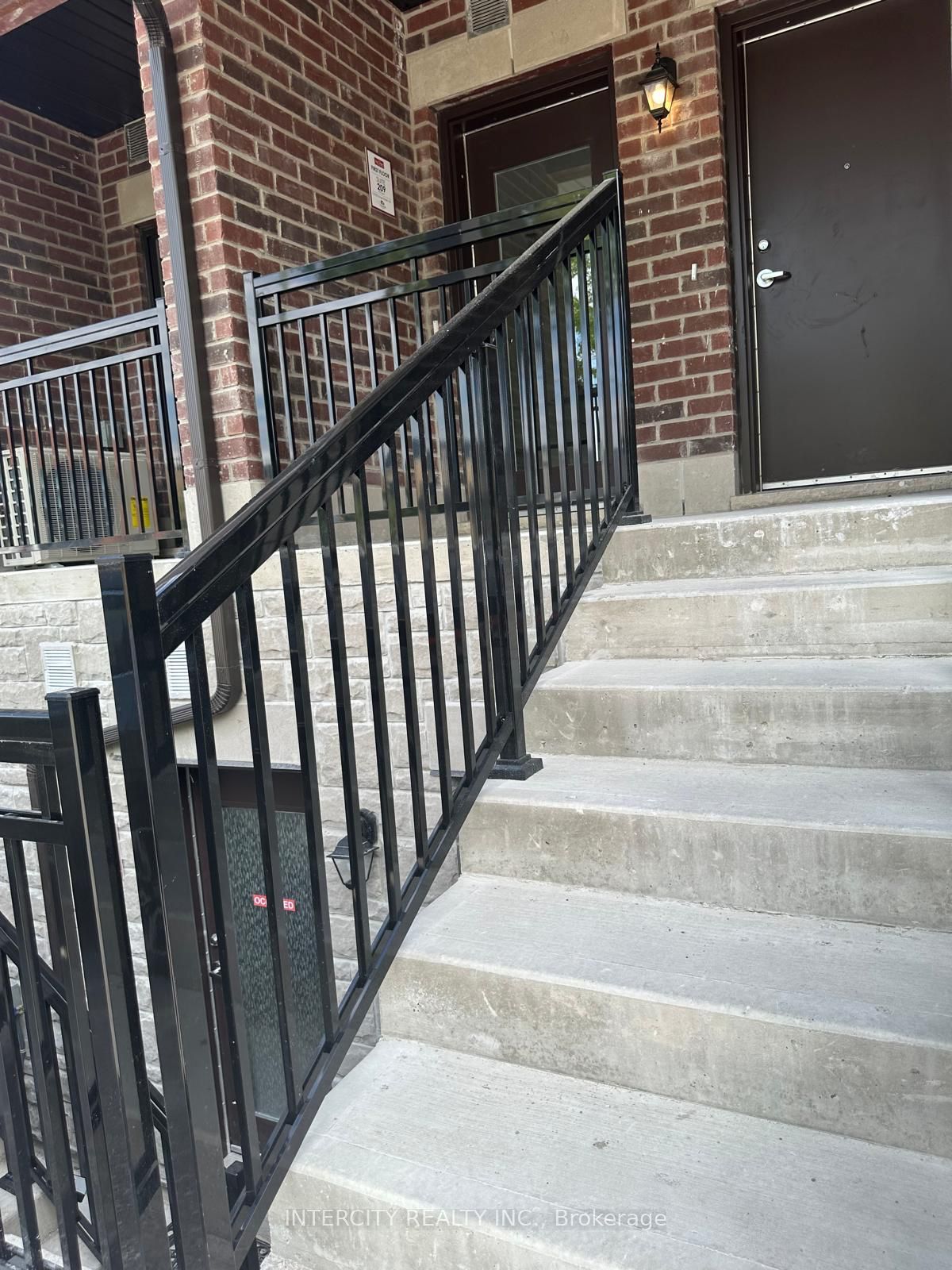 209-103-15100 Yonge Street, Aurora, ON, L4G 4C8 photo 3