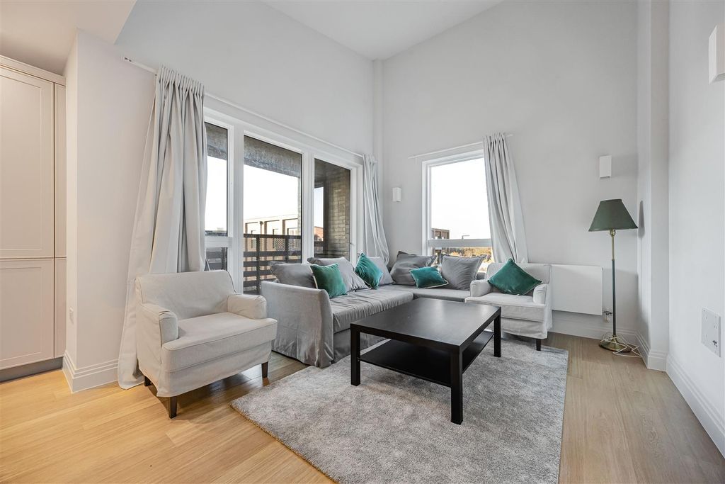 Additional image 3 of 2 bed flat for salePalmer Street, Reading RG1