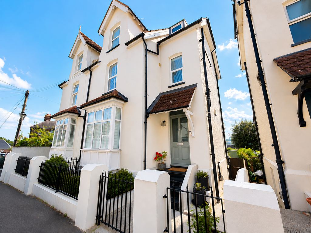 4 bed semi-detached house for saleThe Close, Rochester ME1