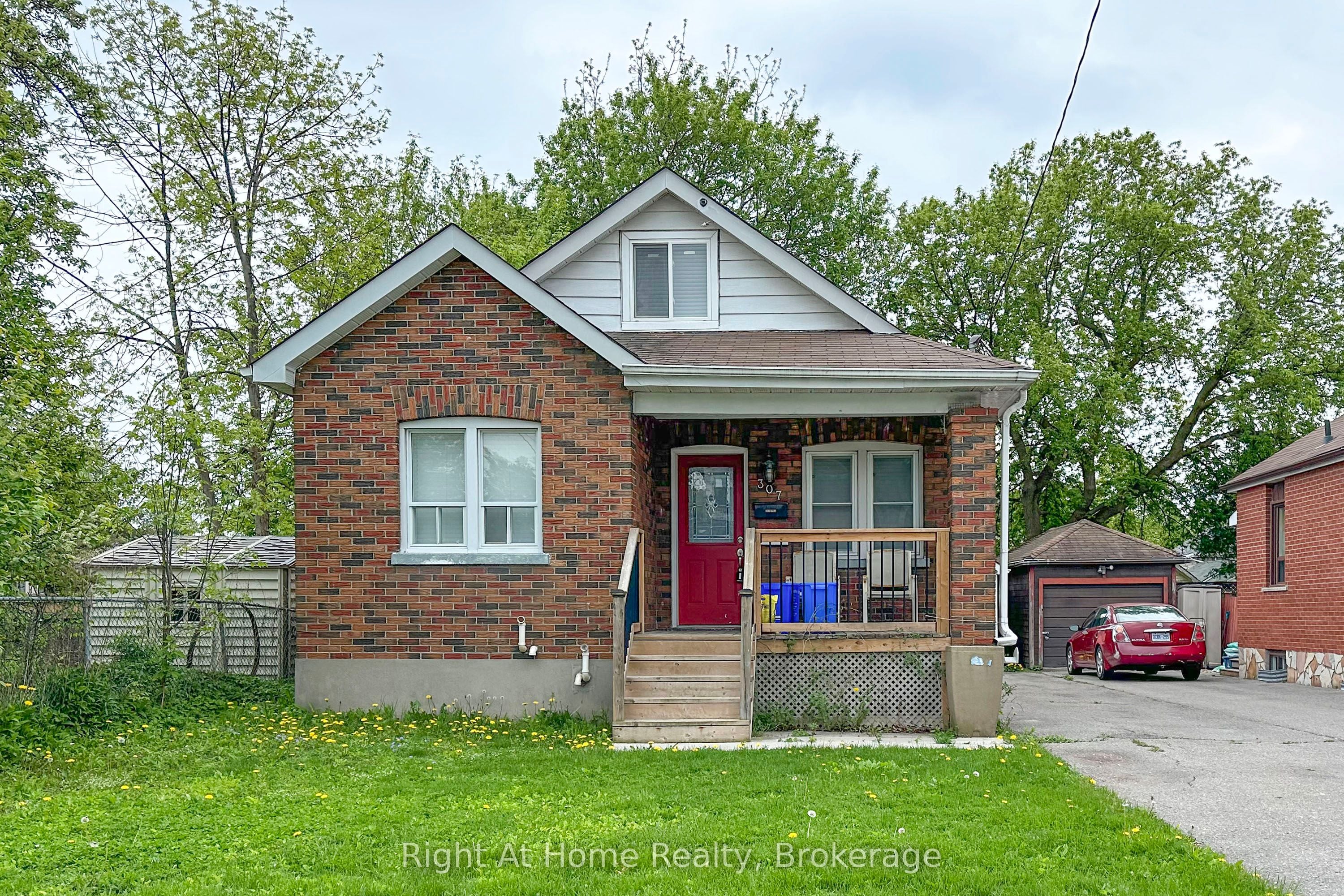 Main-307 Vimy Avenue, Oshawa, ON, L1H 2M9