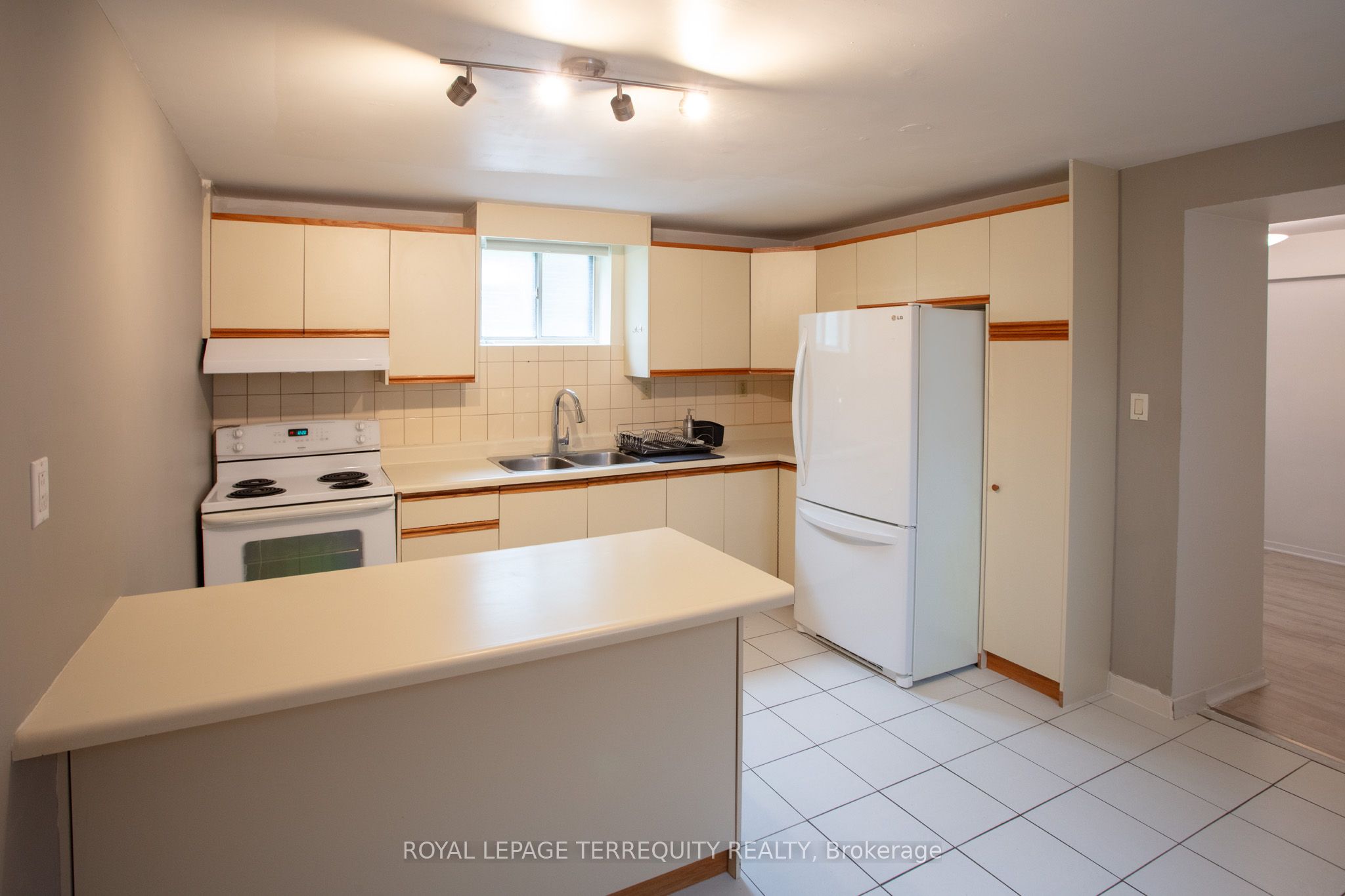 Additional image 4 of Basement-10 Northcliffe Boulevard, Toronto, ON, M6H 3H1