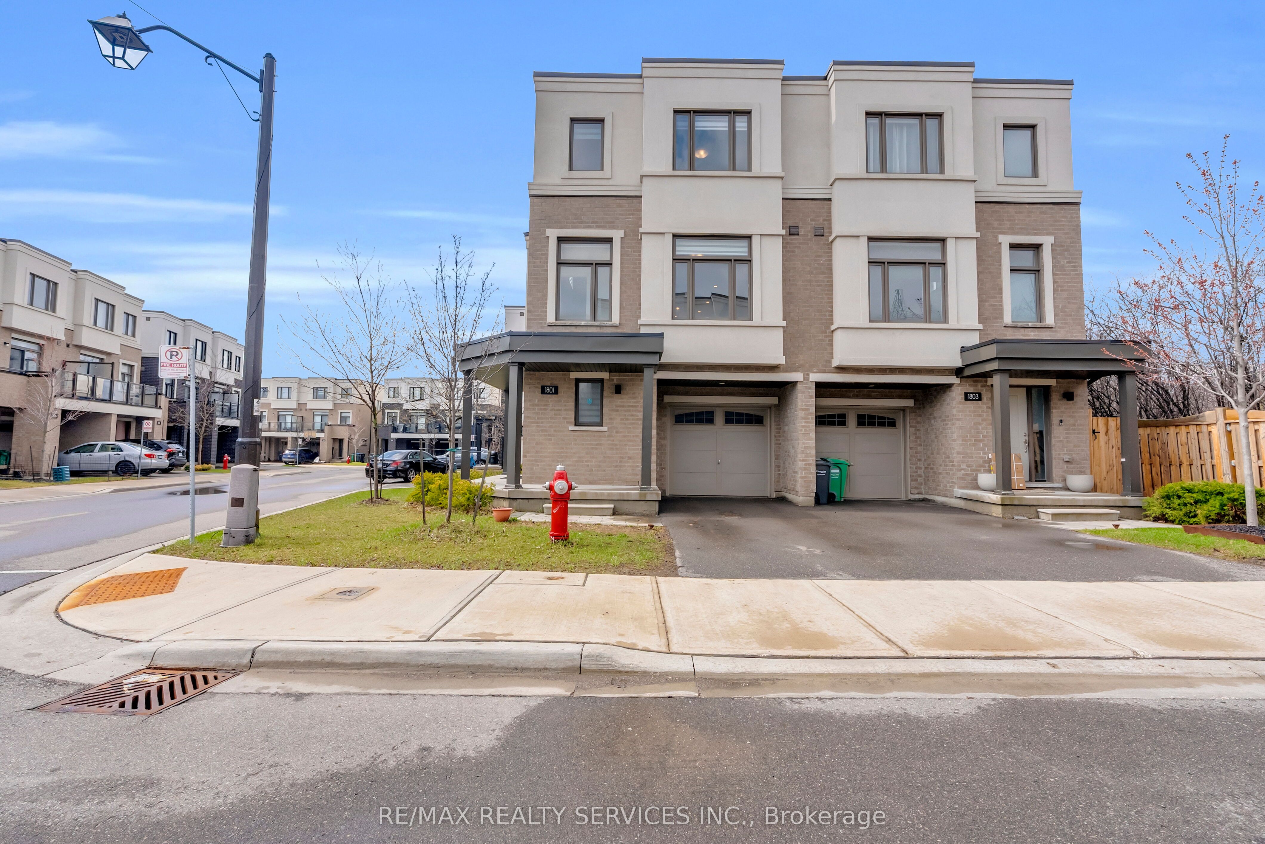 1801 Mitoff Place, Mississauga, ON, L4W 0E8