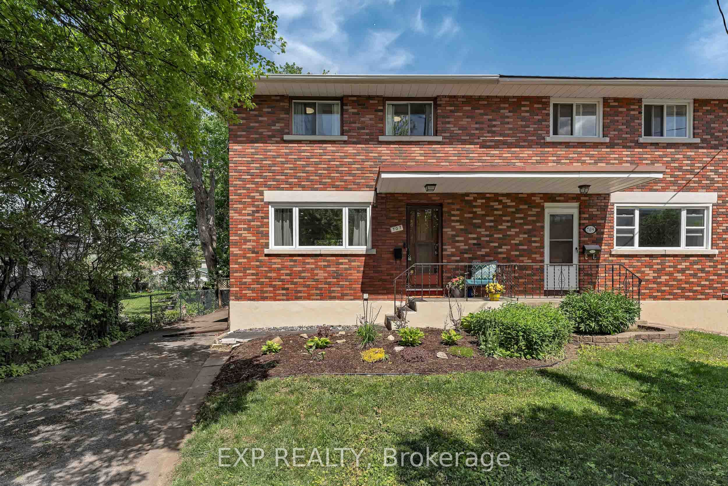 707 Roosevelt Avenue, Ottawa, ON, K2A 2A8