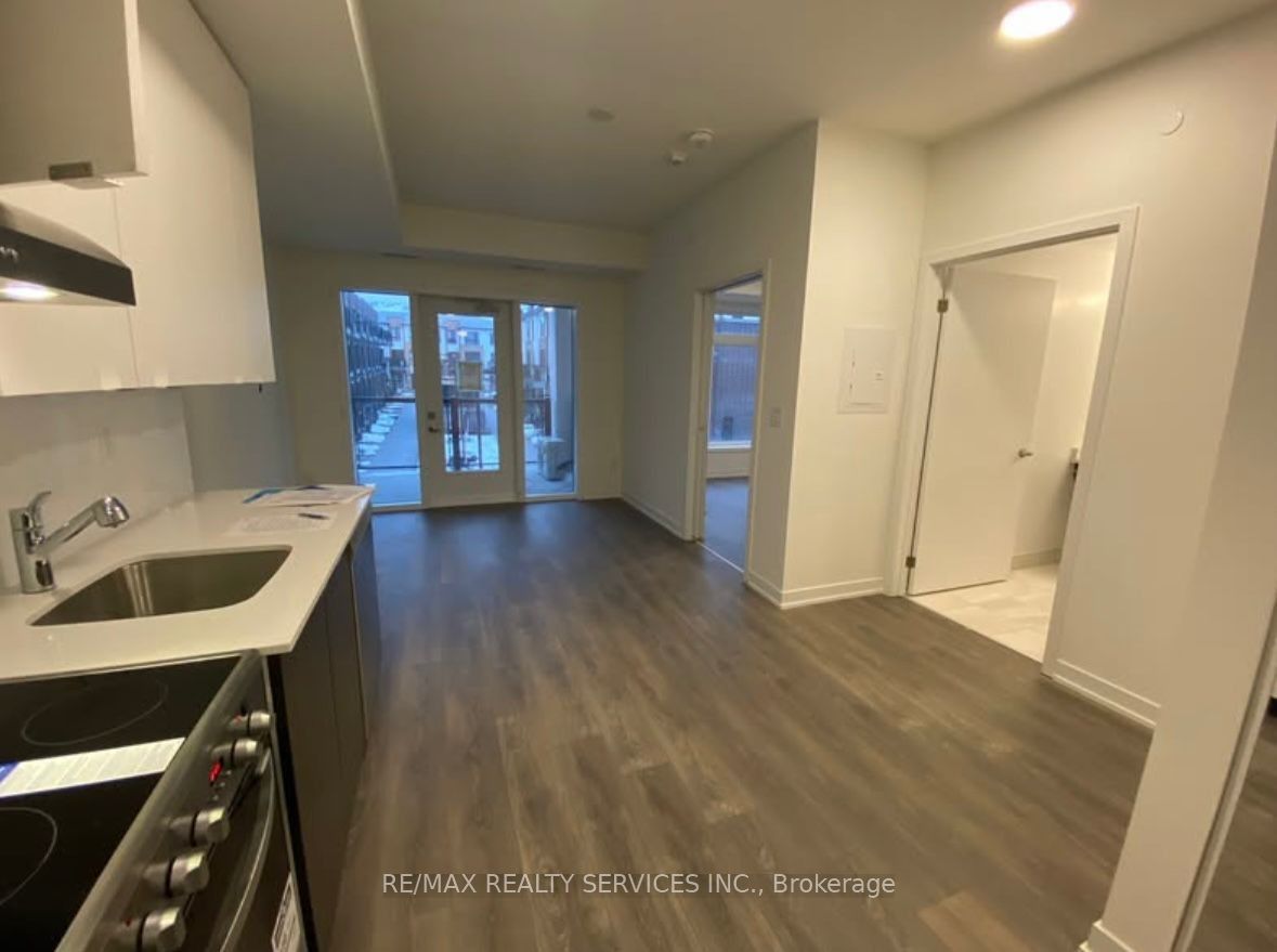 211-120 Canon Jackson Drive E, Toronto, ON, M6M 0B8