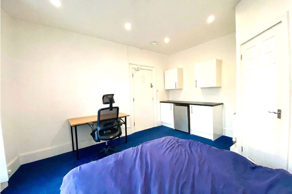 Additional image 3 of 11 bed terraced house for saleQueens Road, Reading, Berkshire RG1