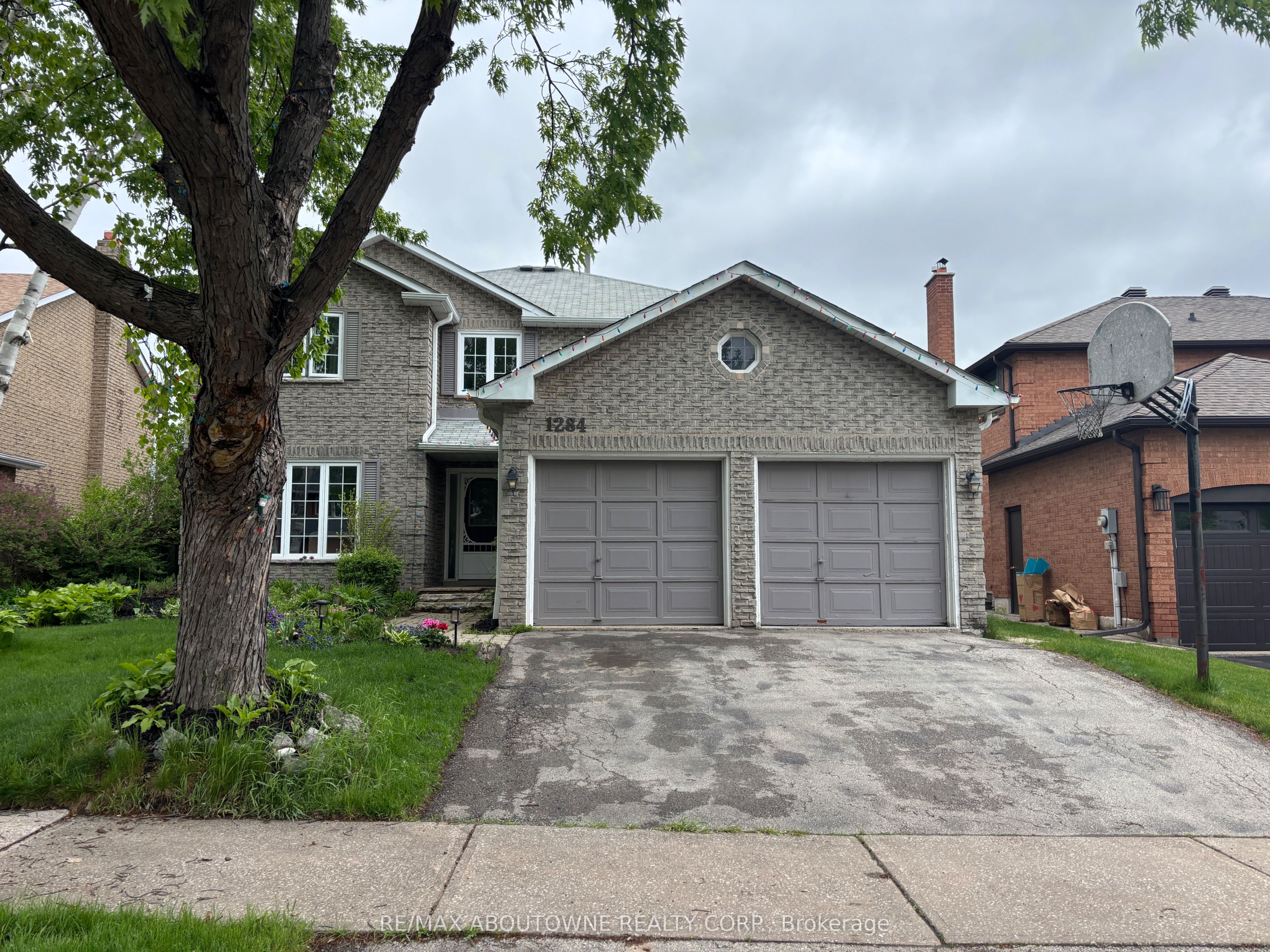 MAIN-1284 Creekside Drive, Oakville, ON, L6H 4Y5