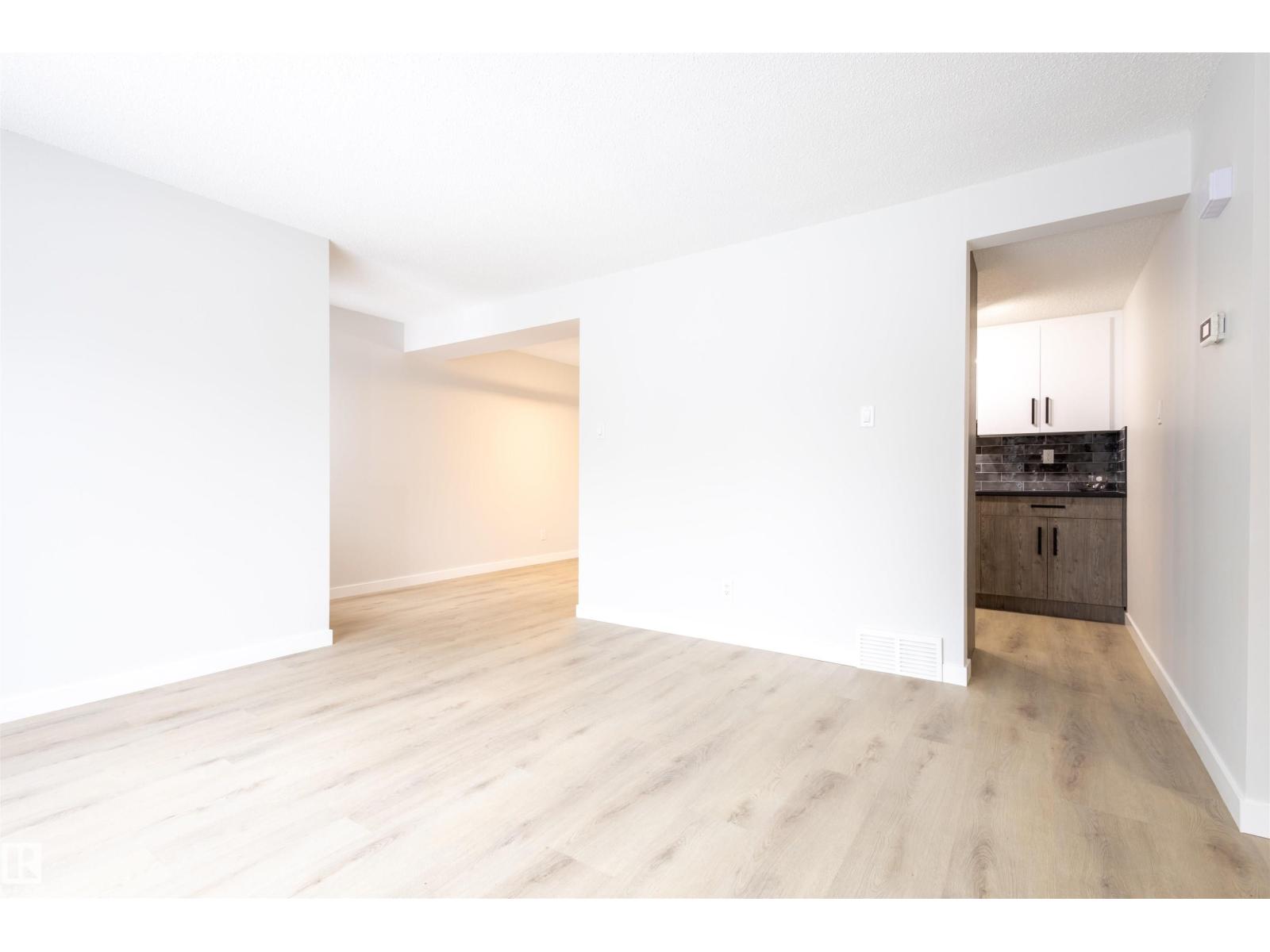 30 Amberly Court NW, Edmonton, AB, T5A2H9 photo 5