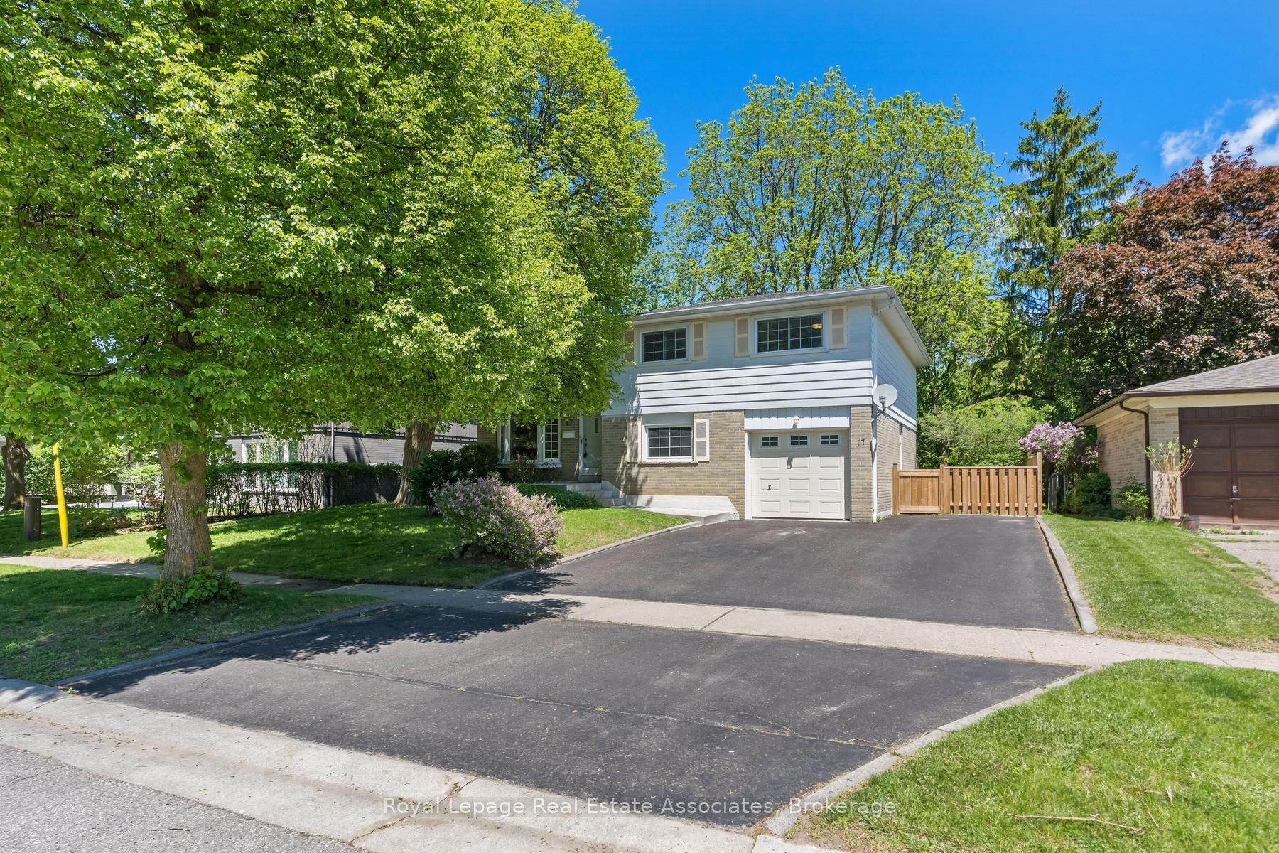 17 Metcalfe Court, Halton Hills, ON, L7G 4N7