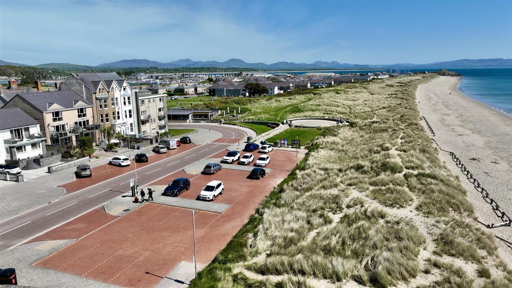 Additional image 22 of 5 bed town house for saleVictoria Parade, Pwllheli LL53
