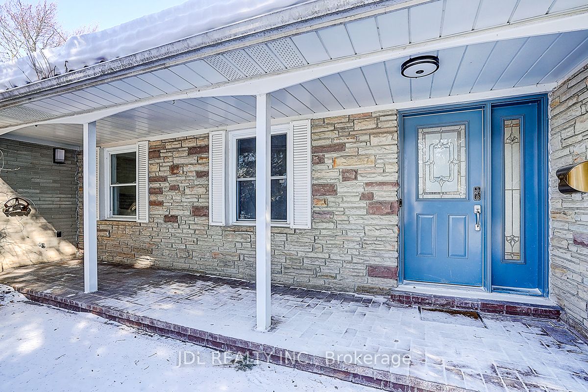 15 Crossburn Drive, Toronto, ON, M3B 2Z3 photo 2