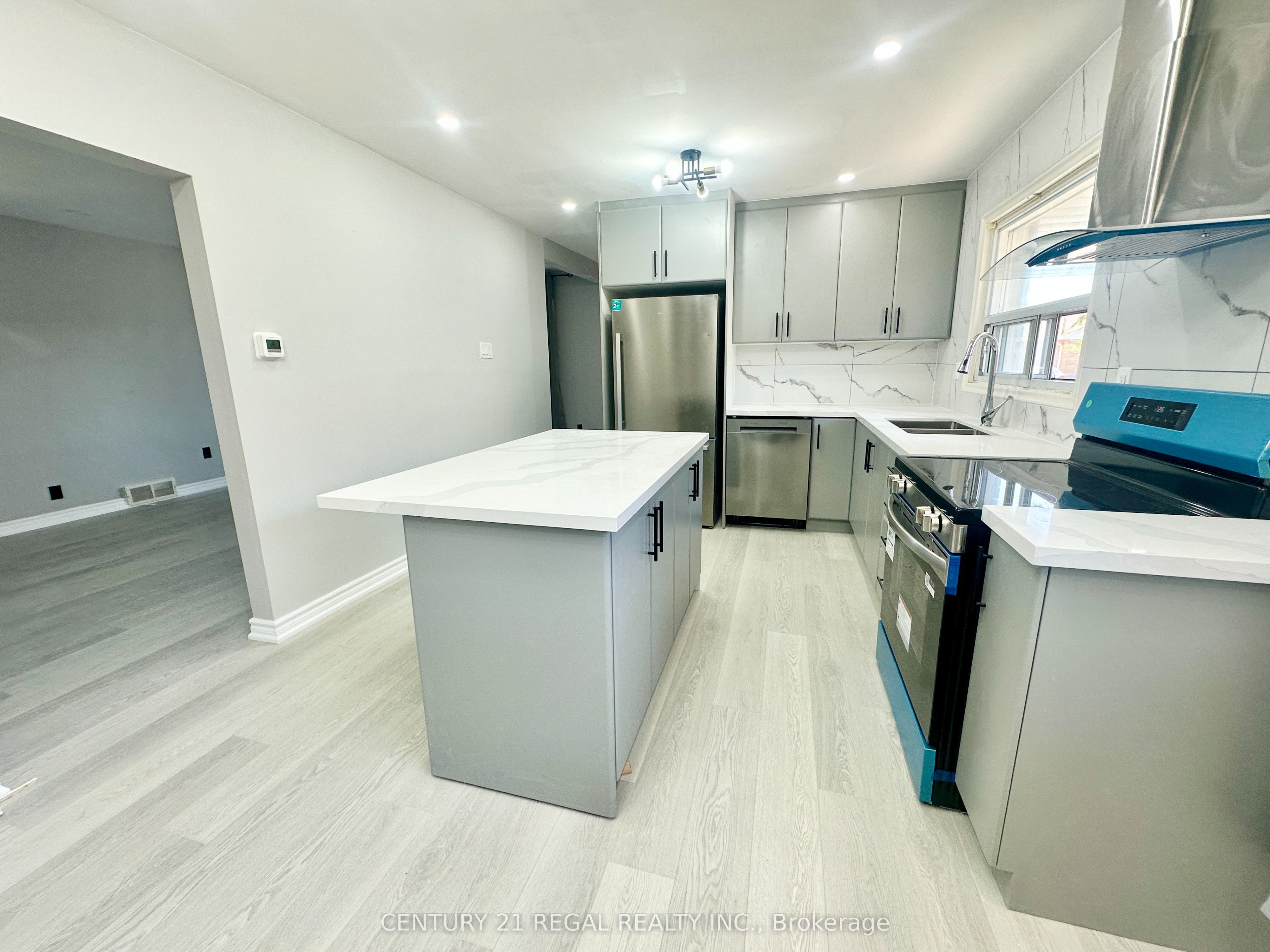 Main-14 Reddins Road, Toronto, ON, M1R 4P1 photo 2