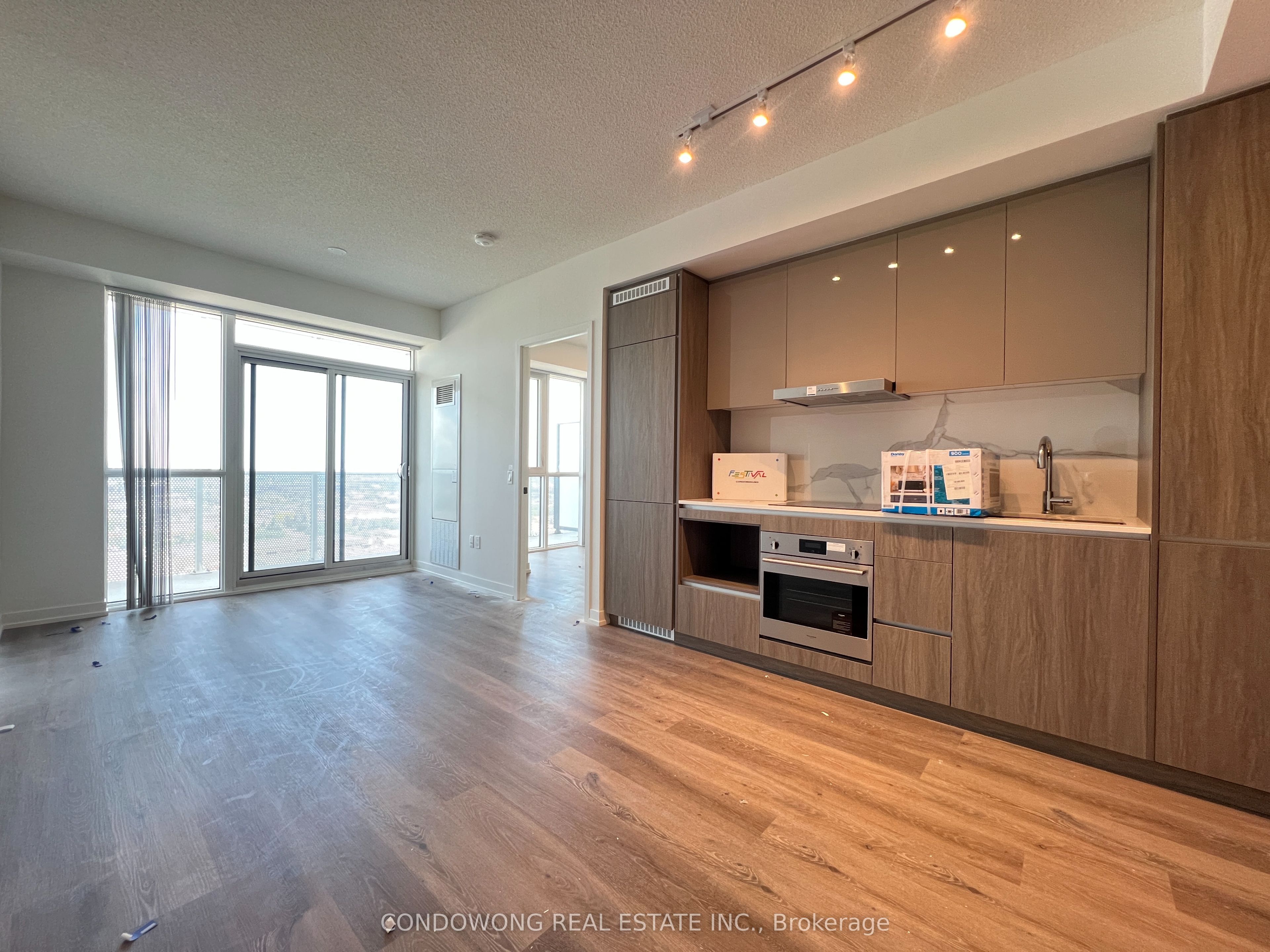 2606-28 Interchange Way, Vaughan, ON, L4K 0P8