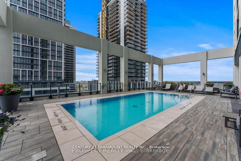 220-9000 Jane Street, Vaughan, ON, L4K 2M9