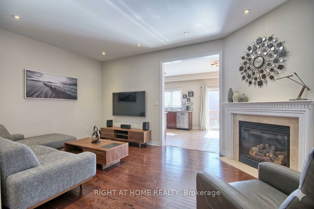 169 District Avenue, Vaughan, ON, L6A 0Y3 photo 2