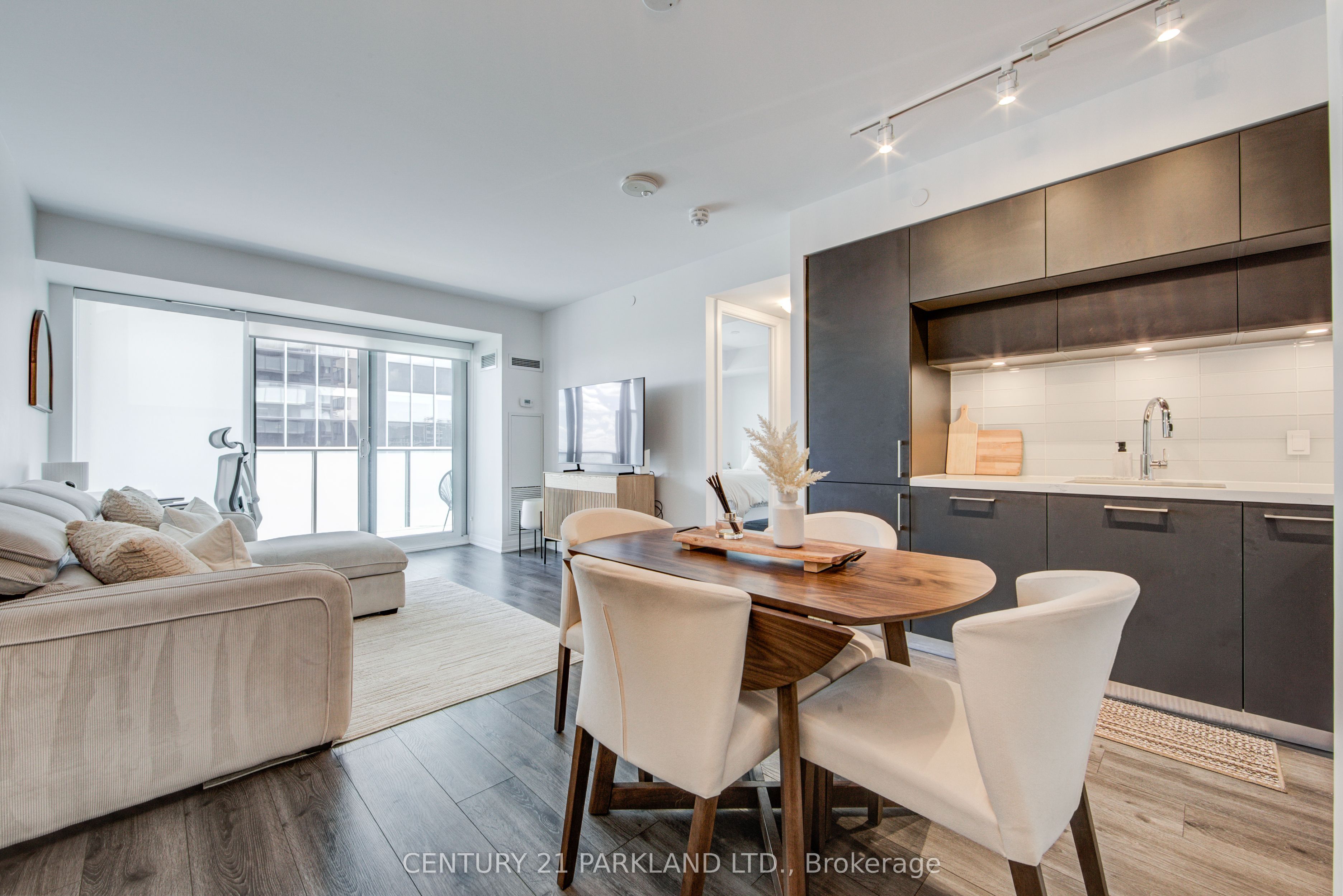 1203-99 Foxbar Road, Toronto, ON, M4V 0B2 photo 5