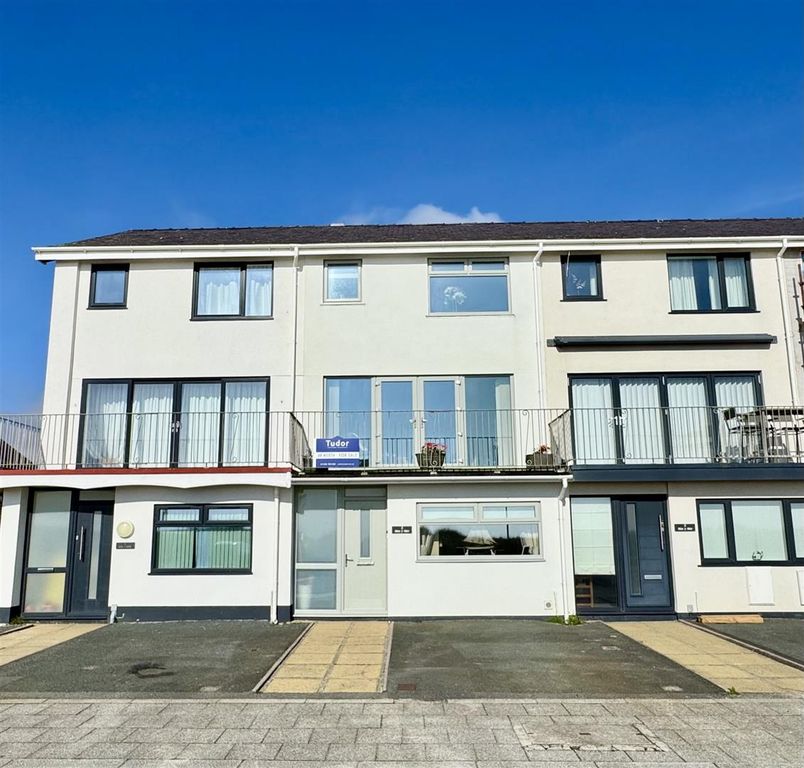 3 bed town house for saleMin Y Mor, Pwllheli LL53