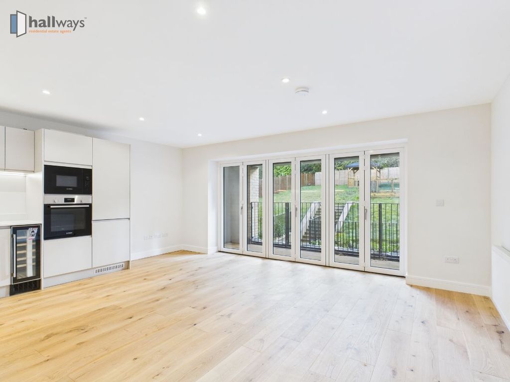 3 bed flat for saleEndlesham Court, Woodcote Valley Road, Purley CR8