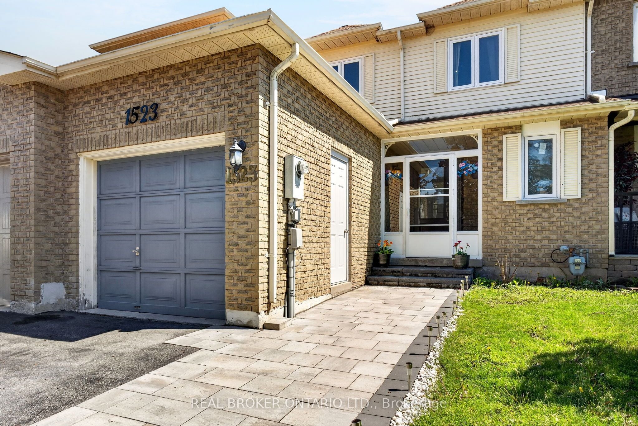 1523 Bentley Lane, Pickering, ON, L1X 2M6 photo 2