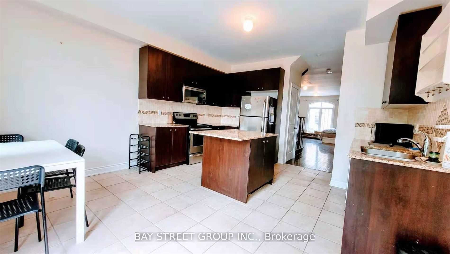 9 Strawflower Mews, Toronto, ON, M2N 0E8 photo 4
